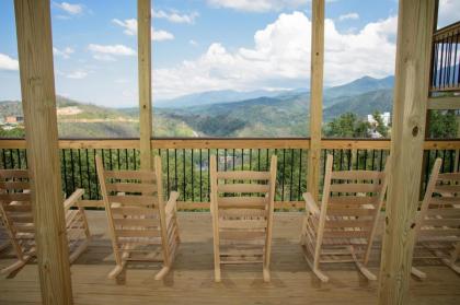 Skyline Splendor: Luxe Retreat with Breathtaking Views Over Downtown Gatlinburg - image 26