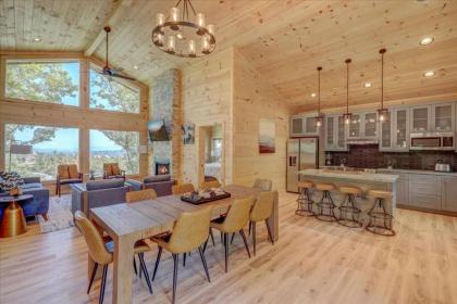 4 BD Modern cabin heated ModPool and prime locale - image 27