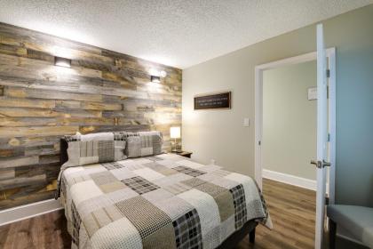 Gatlinburg Condo with Smoky Mtn Views Walk to Dwtn! - image 21