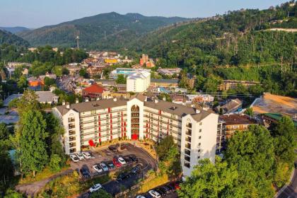 Gatlinburg Condo with Smoky Mtn Views Walk to Dwtn! - image 25