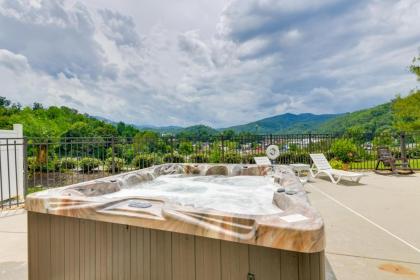 Gatlinburg Condo with Smoky Mtn Views Walk to Dwtn! - image 26