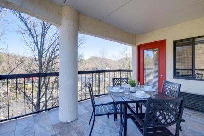 Gatlinburg Condo with Smoky Mtn Views Walk to Dwtn! - image 27