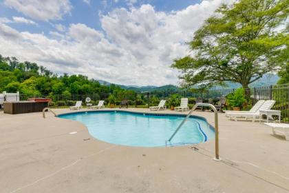 Gatlinburg Condo with Smoky Mtn Views Walk to Dwtn! - image 28